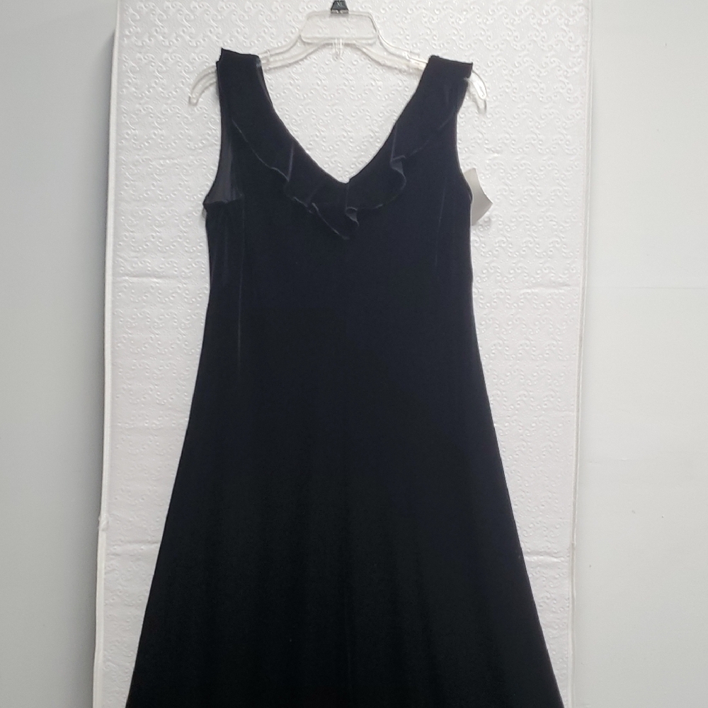 Elegant Black Sleeveless Dress